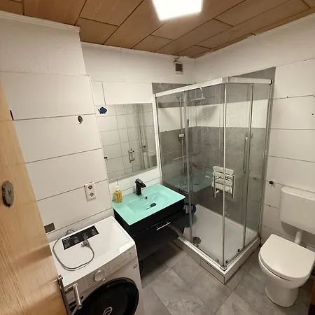 Monteurwohnung 6p 2 Bathrooms Kitchen Apartmán Wuppertal